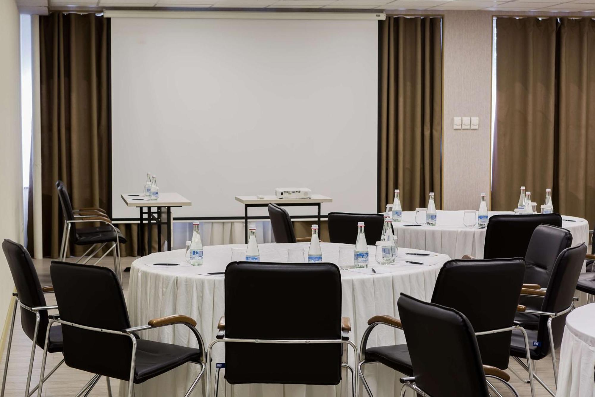 Panarams Tashkent Hotel, A Member Of Radisson Individuals Exterior foto